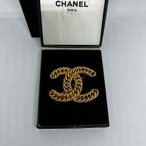Authentic Vintage CHANEL Brooch. Chain Link Double CC Logo.